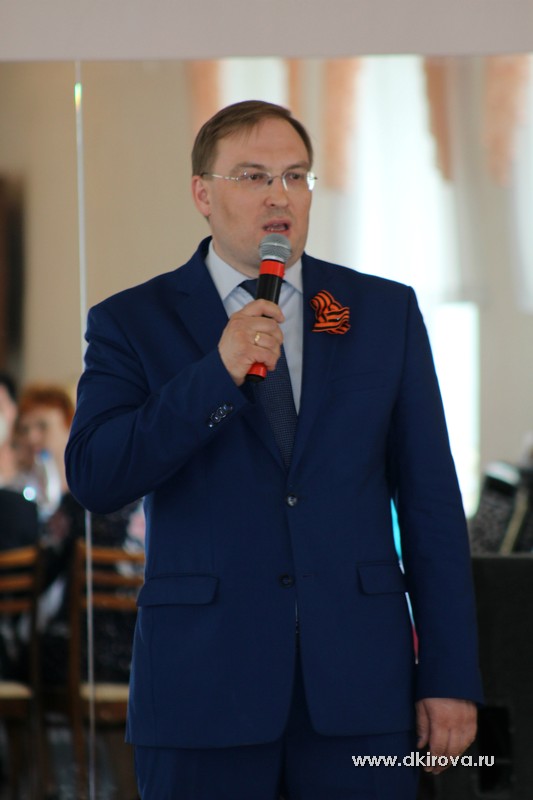 В ДК Угольщиков честовали ветеранов